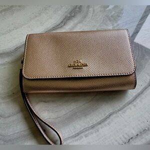 Coach Gold Crossgrain Leather Wristlet – New Without Tags – 7” x 4”